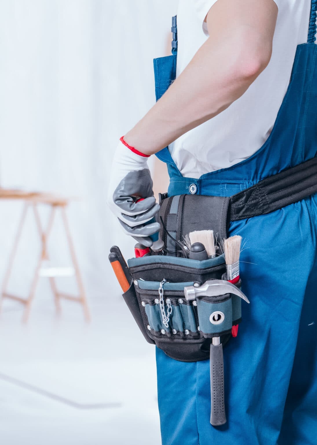 Handwerker mit Werkzeuggürtel — Website für Handwerksbetriebe aus Lübeck